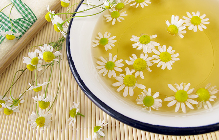 Inhalieren mit Kamille lindert die Beschwerden