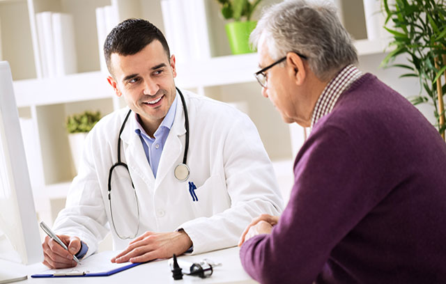 Arzt und Patient im Gespräch