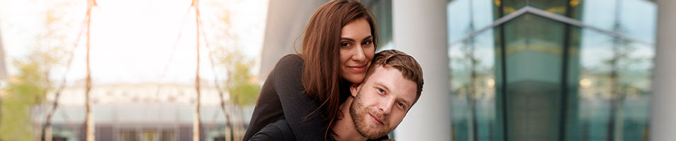 Verliebtes Paar, engumschlungen