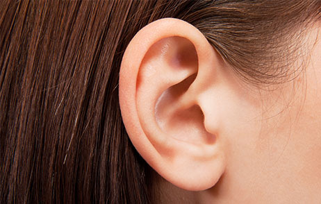 Ohrenschmerzen, Druckgefühl und Schwindel sind Anzeichen für eine Mittelohrentzündung