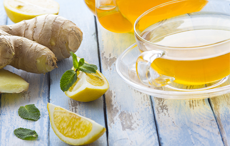 Hausmittel: Ingwer-Zitronen-Tee bei Erkältung