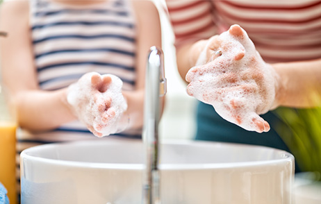 Halsschmerzen bei Kindern vorbeugen