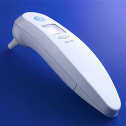 Fieber messen mit Ohrthermometer