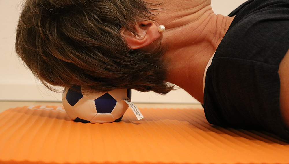 Beckenbodenübung mit Entspannung des Kopfes