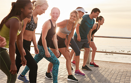 Gruppe von Läufern in startposition