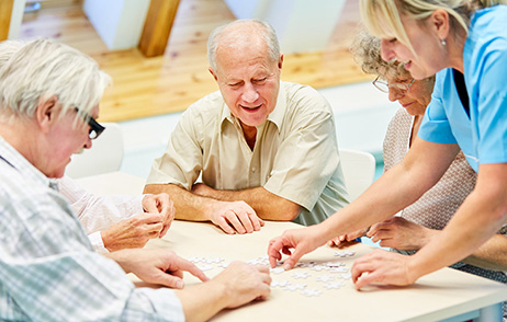 Ältere Menschen im Heim
