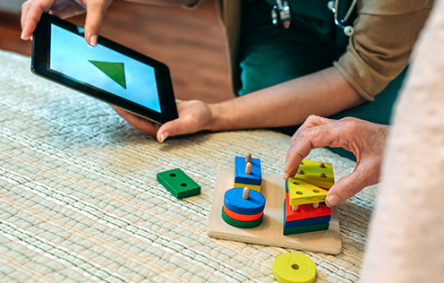 Tablett und Bauklötze