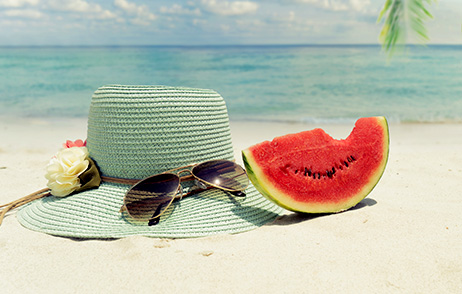 Durchfall-Erkrankungen auf Reisen werden häufig durch Obst, Salate, Trinkwasser und Speiseeis übertragen