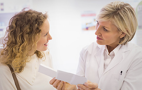 Be­hand­lung mit Medikamenten bei regel­mäßig­em Sod­bren­nen