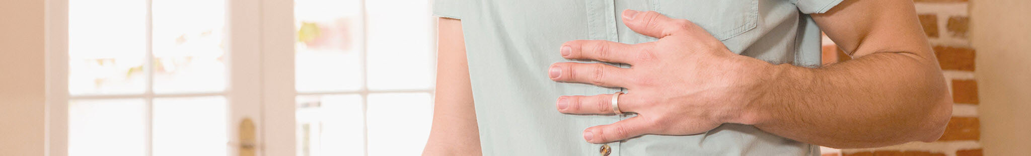 Sodbrennen und saures Aufstoßen - häufige Beschwerden nach dem Essen