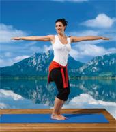 Venenübung: Knie schwingen im Stehen