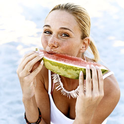 Dauert der Durchfall länger als zwei Tage, wenn Blut oder Fieber hinzukommen, sollte auf jeden Fall ein Arzt aufgesucht werden