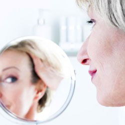 Wussten Sie schon, warum mit zunehmendem Alter die Haare grau werden?