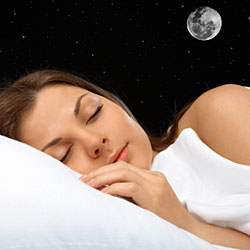 Wussten Sie schon, dass es nicht am Vollmond liegt, wenn manche Menschen schlechter schlafen? (©iStockphoto.com/Deklofenak)