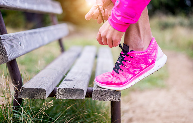 Bewegung durch gelenkschonende Sportarten beugt Bewegungsschmerzen vor