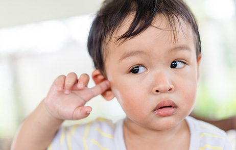 Schnupfen bei Kindern Bei Schnupfen: Wann mit dem Kind zum Arzt?