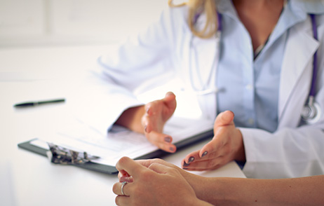 Osteoporose wird mit Hilfe verschiedener Tests, Untersuchungen und Messungen erkannt