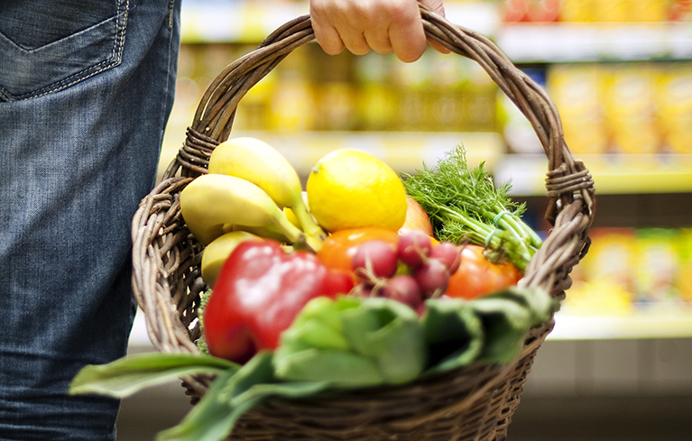 Gemüse im Einkaufskorb