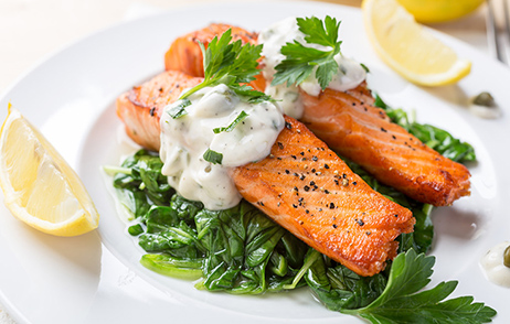 Lachs mit Spinat und Remoulade
