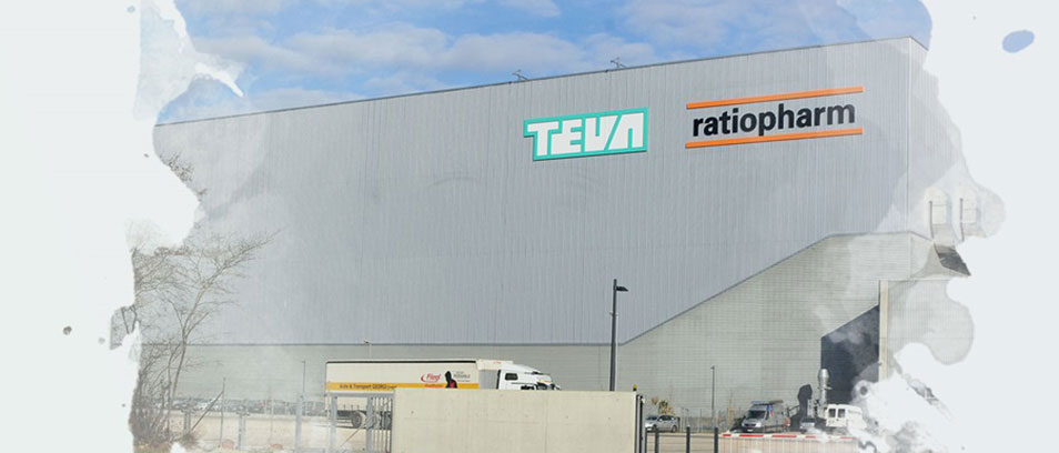 Zusammenschluss Teva und ratiopharm Logistikgebäude mit altem Teva- und ratiopharm Logo